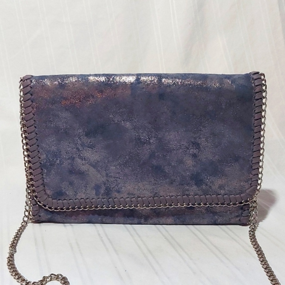 Stella Style 🔥 Chelsea 28 Nordstrom
Chain-Trimmed Blue Clutch